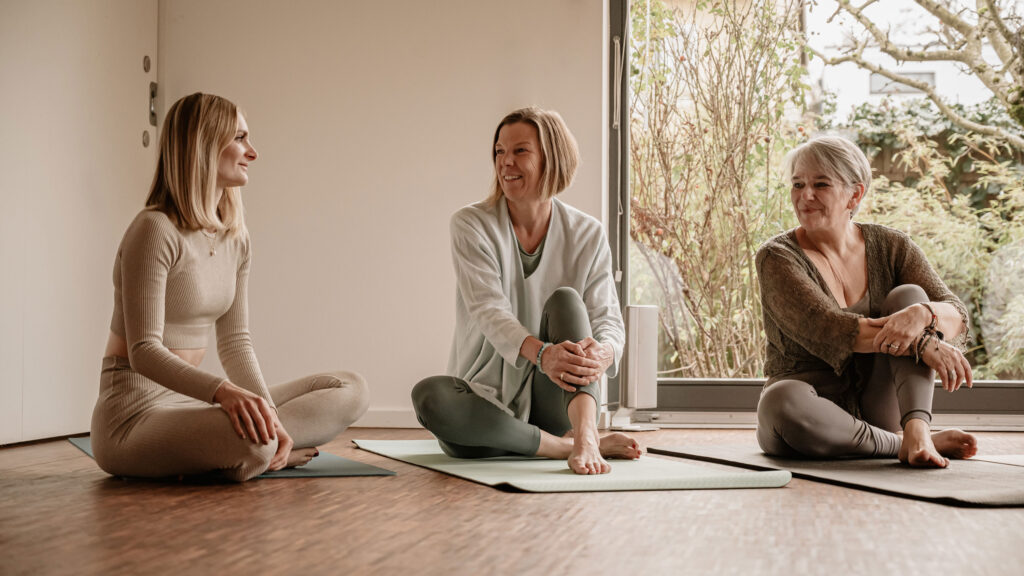 Yogastunde bei Kerstin Gaulrapp